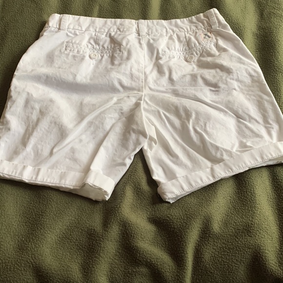 Tommy Hilfiger white shorts.  Size 6 - Picture 3 of 3